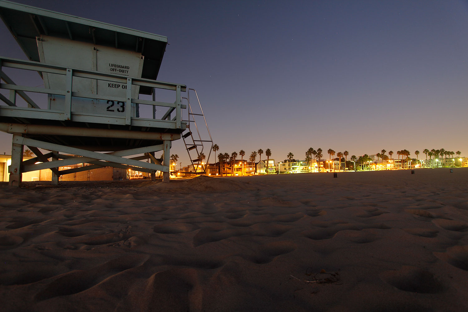 >Photo by Juan Salamanca from Pexels https://www.pexels.com/photo/sunset-beach-lifeguard-los-angeles-61106